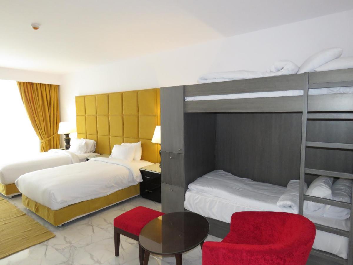 Hotel & Port Saïd
